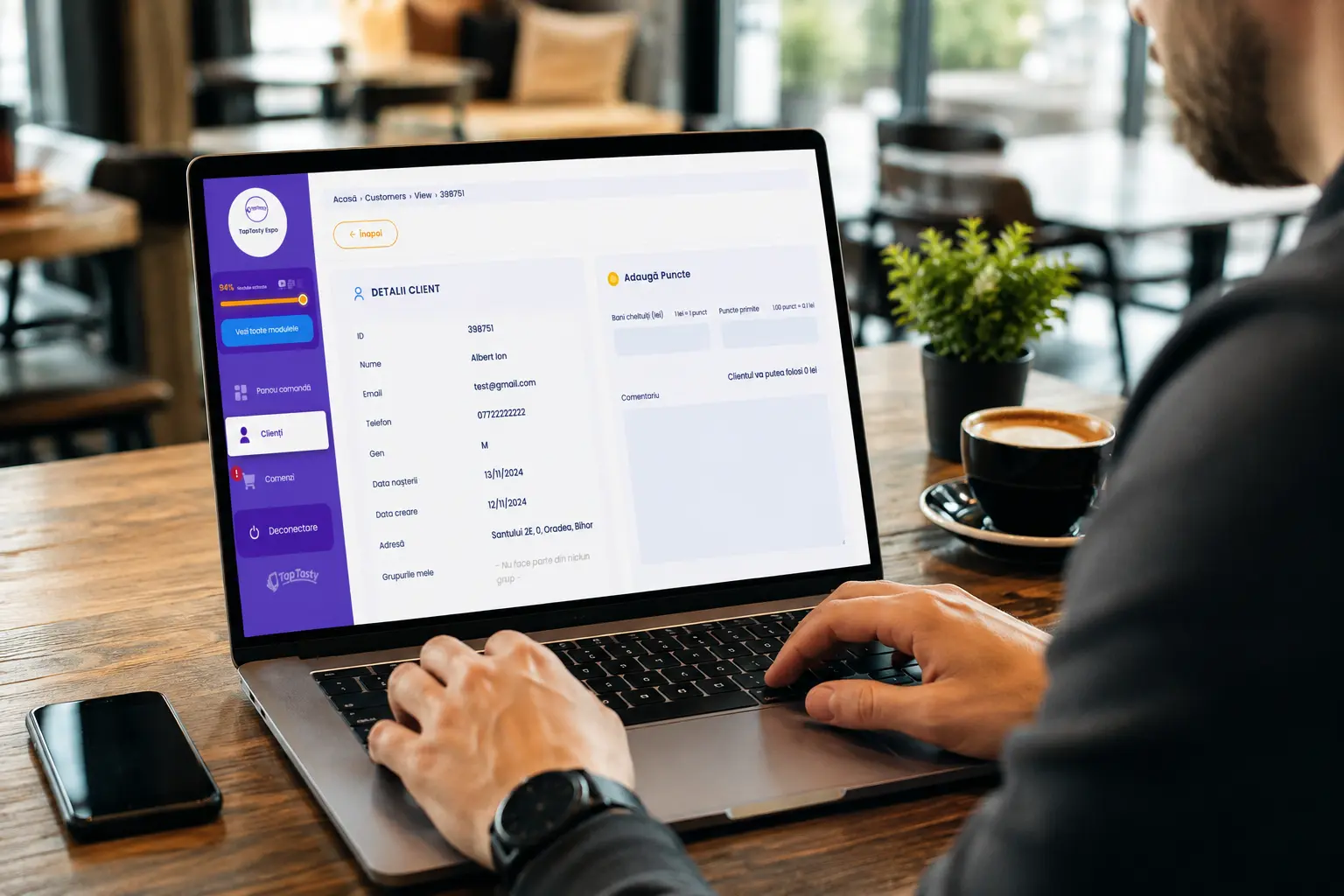 baza-de-date-cu-clienti.webp